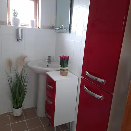 Aili בית אירוח *